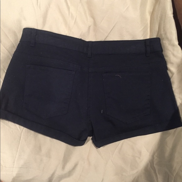 Black short - Picture 7 of 7